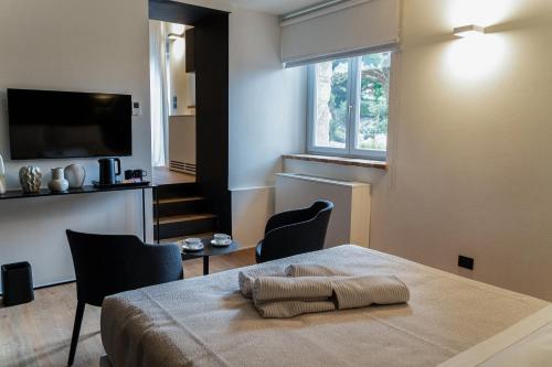 Deluxe Room image 6
