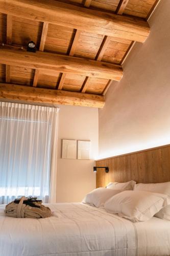 Deluxe Room image 3
