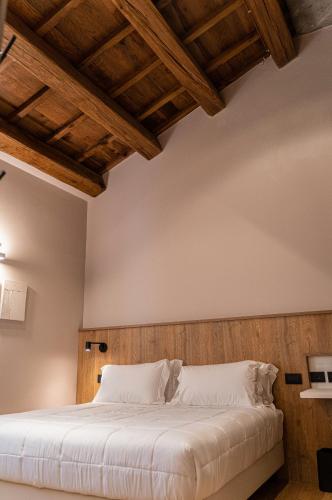 Standard Double Room image 1