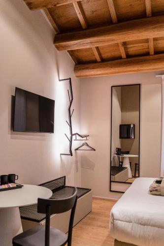 Deluxe Room image 1