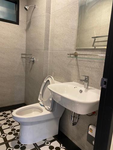 room detail thumbnail 2