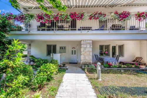 Kert, Apartment Moracea in Njivice