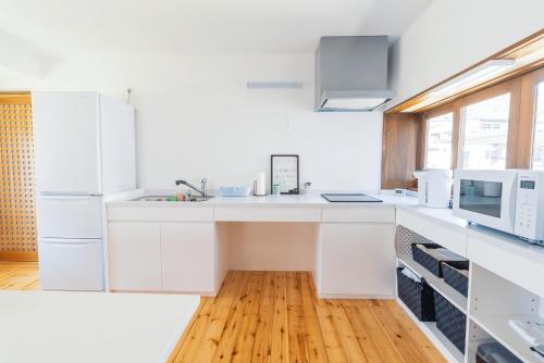 Rumah 200 m² dengan 8 kamar tidur dan 1 kamar mandi pribadi di Nan'yo (つるのこ縁屋) in Nanyo