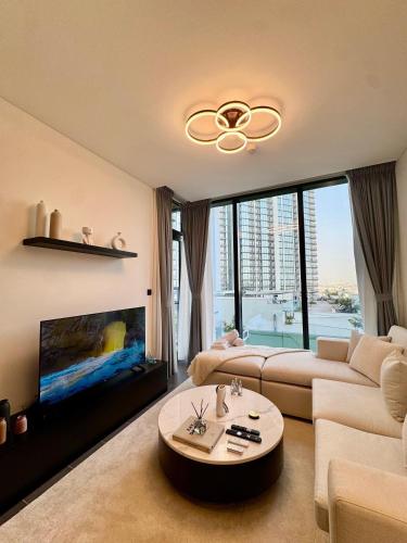 Lux Sobha Hartland 1 BR with 5 Star Resort Amenities, Dubai (Foto 2)