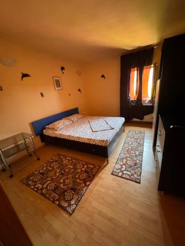 2 bedrooms, 3 beds