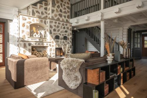 2 bedrooms, 6 beds
