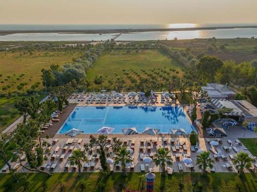 Divjaka Resort in トレヴェラゼル