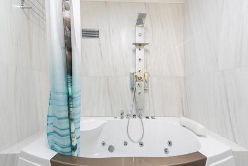 Bathroom, Fiscardonna Luxury Suites in Erisos