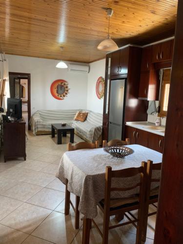 Georgias House Sykia