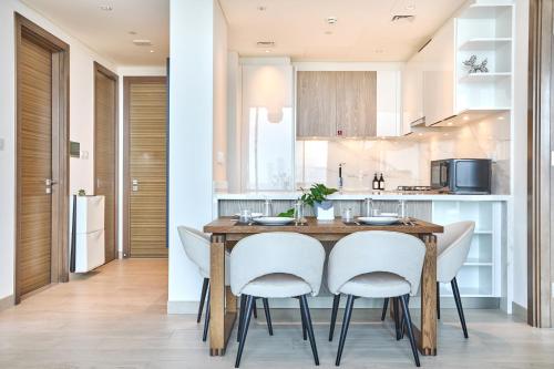 Kitchen, STAY BY LATINEM Luxury 2BR Holiday Home OPA 305 Near Downtown in Nad Al Sheba