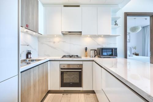 STAY BY LATINEM Luxury 2BR Holiday Home OPA 305 Near Downtown, Dubai (foto 8)