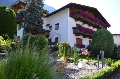 Appartements Gästehaus Schrott in Oetz, Österreich