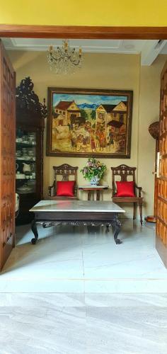 Loelyta Family Art House