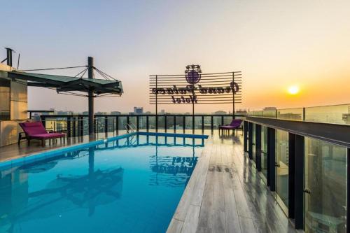 Zwembad, Grand Palace Hotel & Resorts Dhaka in Dhaka