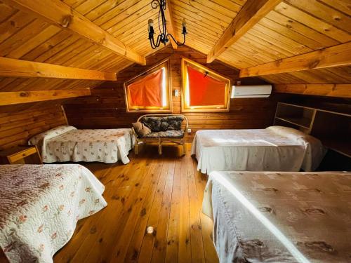 3 bedrooms, 7 beds