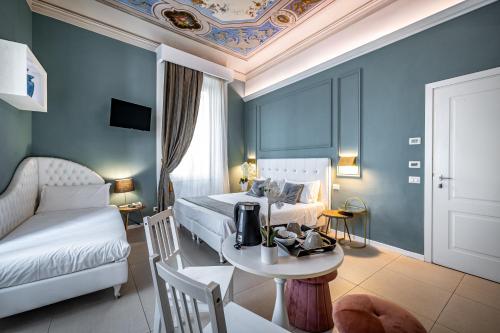 Quadruple Room image 4