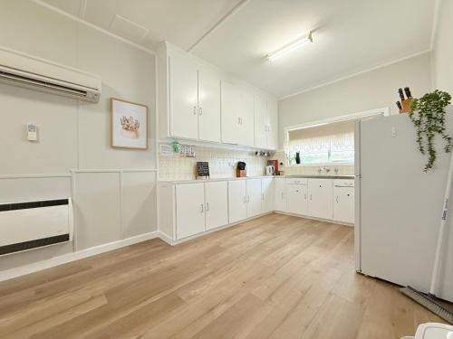 Cosy Country Cottage with AirCon in Hay