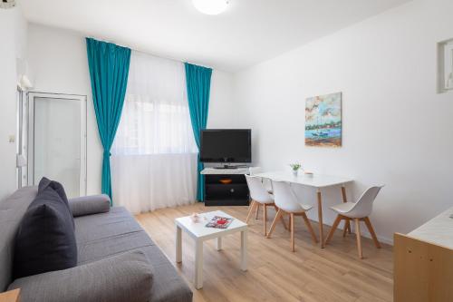 One-Bedroom Apartment with Balcony image 9
