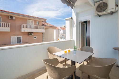 One-Bedroom Apartment with Balcony image 1