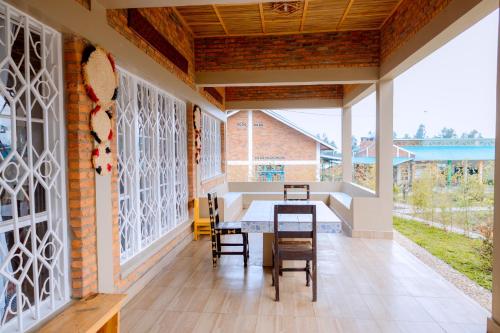 ระเบียง/ชานเรือน, Isange Paradise Resort in รูเฮนเกรี