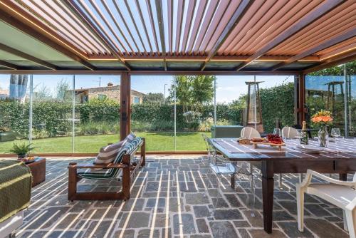 Villa esclusiva nella torre del castello di Tignano tra lusso, storia e natura nel cuore del Chianti in Tignano