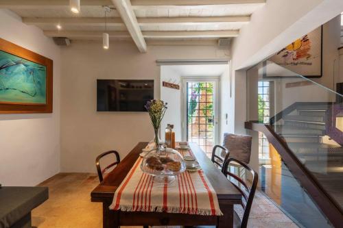 Villa esclusiva nella torre del castello di Tignano tra lusso, storia e natura nel cuore del Chianti in Tignano