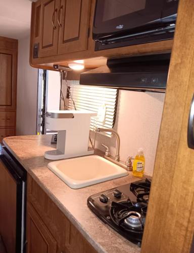 Camper only 2 Min to the Lake! - Dunnville, KY