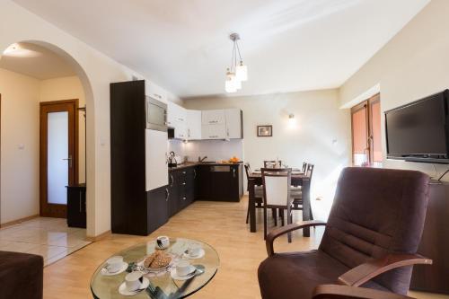 One-Bedroom Apartment image 6
