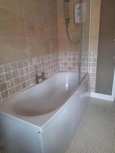 Fürdőszoba, Fryers Cottage 3 Bedroom Sleeps 6 Cottage in Seamer