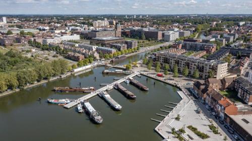 Bateau peniche au coeur de Lille in Bois Blancs