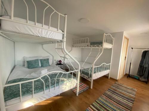 2 double beds, 2 twin beds