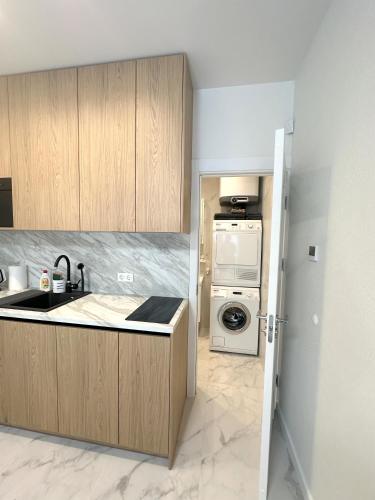One-Bedroom Apartment image 5