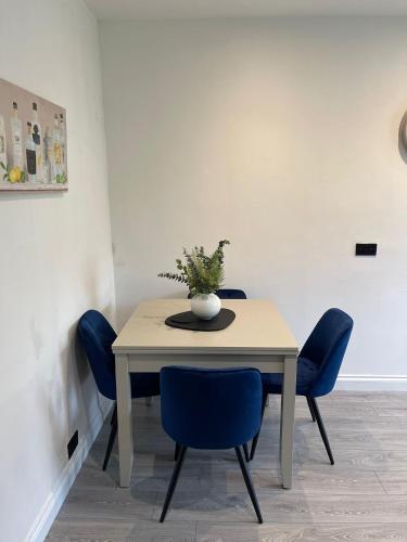 Limefield Residence in Livingston