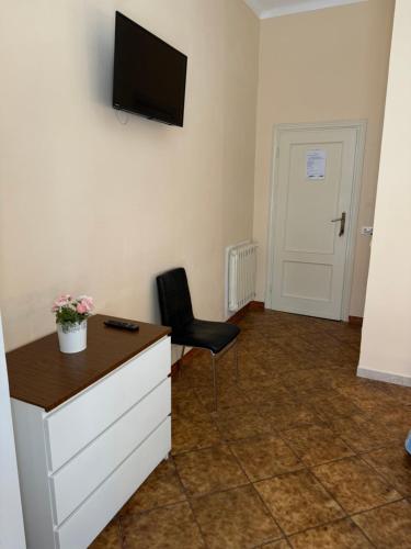 Crown Guest House 4