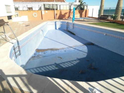 VISTAS AL MAR y PISCINA EN CASTILLO DE BAÑOS (VISTAS AL MAR y PISCINA EN CASTILLO DE BANOS) in La Mamola