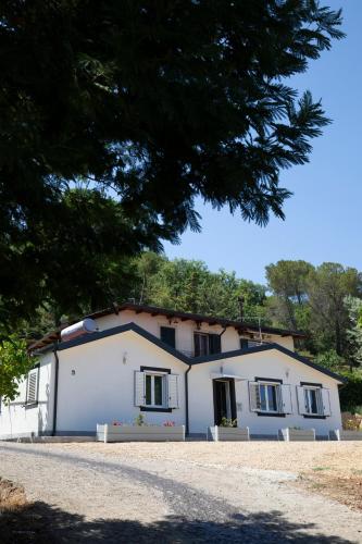 Pace rurale con stile, 3 camere 2 bagni in เปียซซา อาเมรินา