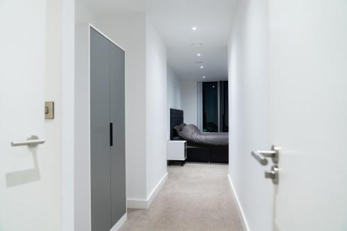 Modern 2 Bed Penthouse with Stunning views in Manchester City Center, Manchester (photo 10)