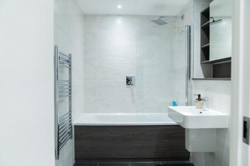 Modern 2 Bed Penthouse with Stunning views in Manchester City Center, Manchester (photo 6)