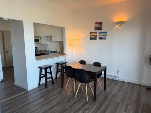 บริการและสิ่งอำนวยความสะดวก, Sand Pebbles Inn in ควอลิคัม บีช (บริติช โคลัมเบีย)