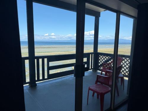 ทัศนียภาพ, Sand Pebbles Inn in ควอลิคัม บีช (บริติช โคลัมเบีย)