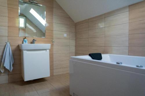 SUNSET Villa Apartments in Ljubanishta