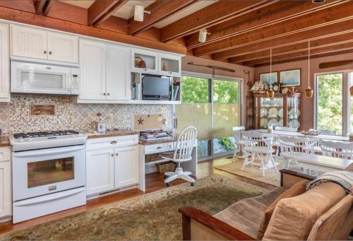 SPECTACULAR OCEANFRONT ON BOSTONs SCENIC NORTH SHORE - image 11