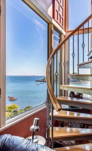 SPECTACULAR OCEANFRONT ON BOSTONs SCENIC NORTH SHORE - image 2