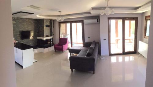 Cesme Alacati Havuzlu Villa in Reisdere