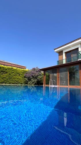 Cesme Alacati Havuzlu Villa in Reisdere