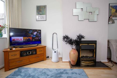 NEC, BHX Cosy 3 Bedroom House with Parking, Birmingham (zdjęcie 10)