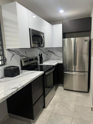 Metro Luxury House in קרולינה