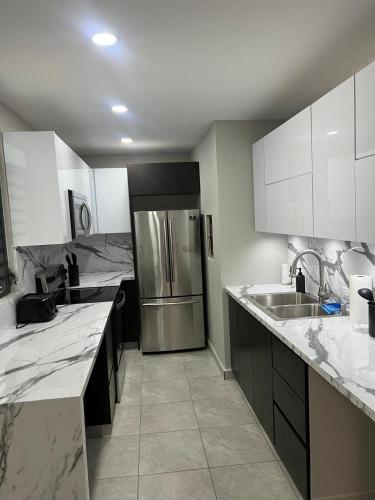 Metro Luxury House in קרולינה