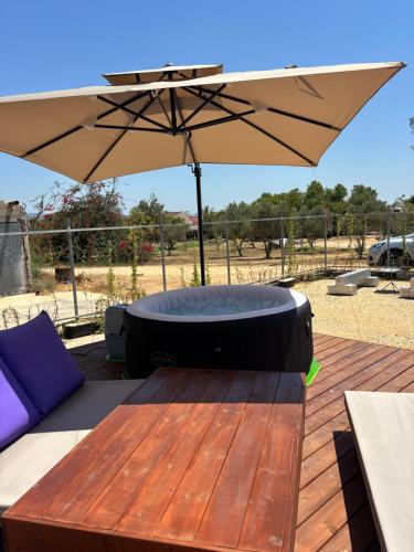 View, Daydream - אוטובוס-צימר בגשר הזיו in Nahariya