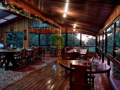 Restorāns, Belcruz family lodge in Los Tornos